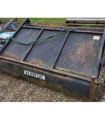 Slewtic bucket brush